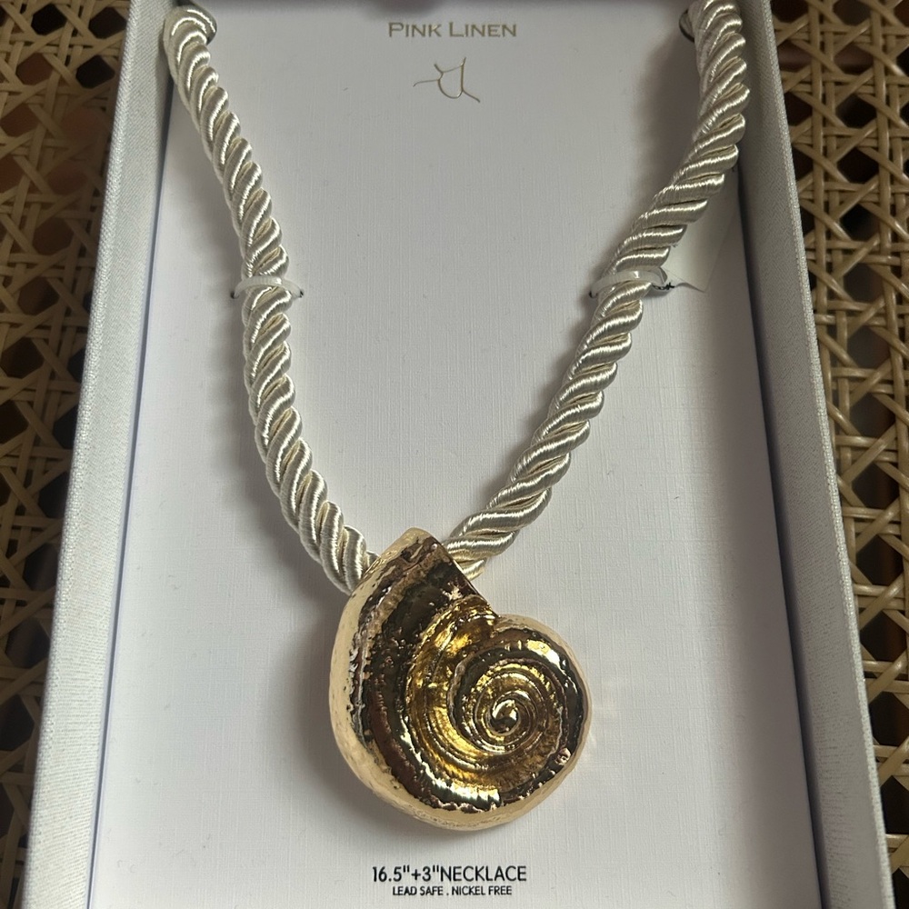 NIB Pink Linen gold tone conch shell on white rope necklace